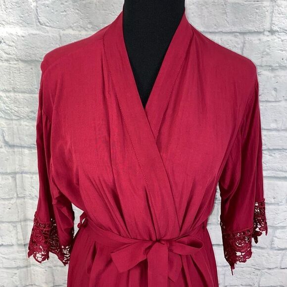 Women’s tie front robe with lace trim burgundy color sz small - Picture 4 of 10